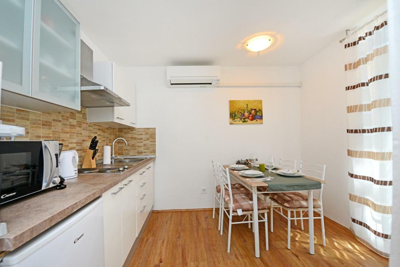 Apartment Vukovic Porec Esterno foto